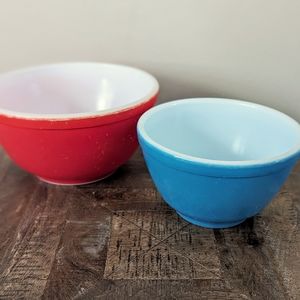 Vintage 1950's Pyrex Red and Blue Mixing Bowls